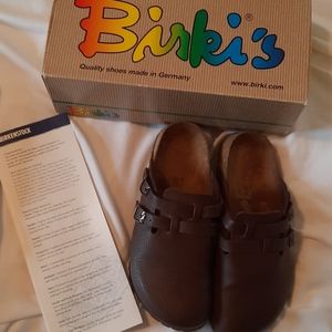 Birki's Textured Brown Leather Clogs